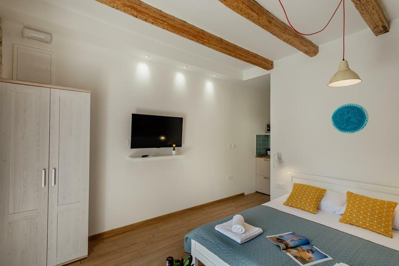 Conborgo Apartments Kumbor Eksteriør bilde