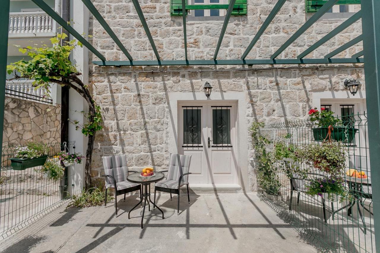 Conborgo Apartments Kumbor Eksteriør bilde